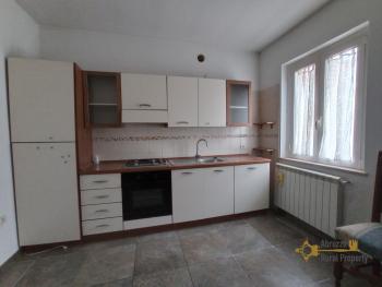 Ready to move in town house with terrace, 7km to the coast. Img10