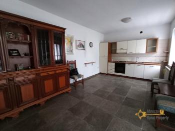 Ready to move in town house with terrace, 7km to the coast. Img9