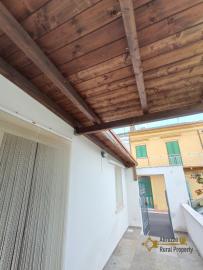 Ready to move in town house with terrace, 7km to the coast. Img6