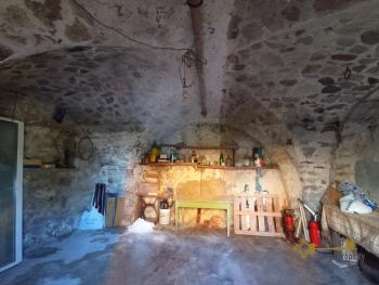 Semidetached country house with land and vineyard for sale. Img27