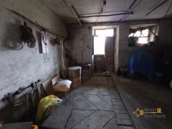 Semidetached country house with land and vineyard for sale. Img36