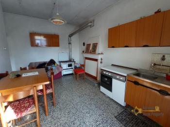 Semidetached country house with land and vineyard for sale. Img6