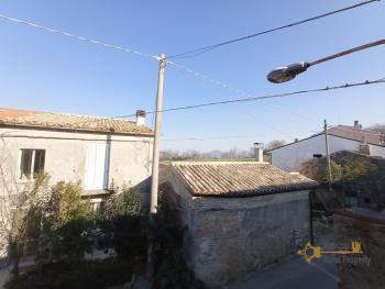 Semidetached country house with land and vineyard for sale. Img23