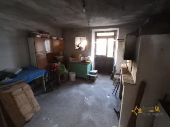 Semidetached country house with land and vineyard for sale. Img38