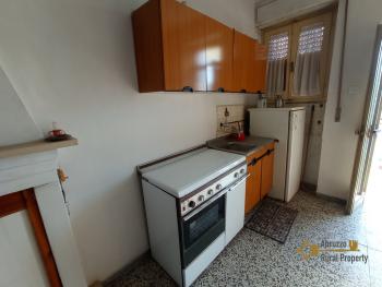 Semidetached country house with land and vineyard for sale. Img9