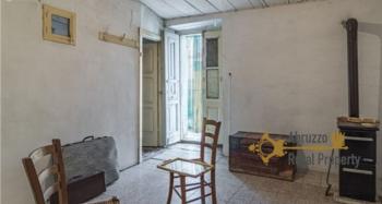 Semidetached country house with land and vineyard for sale. Img18