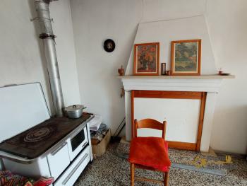 Semidetached country house with land and vineyard for sale. Img7