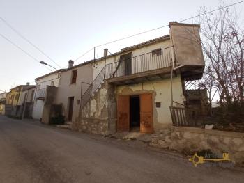 Semidetached country house with land and vineyard for sale. Img26