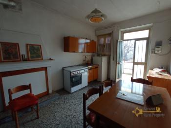 Semidetached country house with land and vineyard for sale. Img8