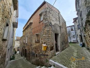 Traditional stone house with garden near the coast. Tavenna. Img2