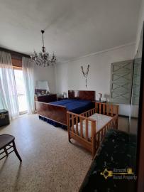 Large four bedroom townhouse with balcony. Celenza Sul Trigno. Img23
