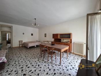 Large four bedroom townhouse with balcony. Celenza Sul Trigno. Img15