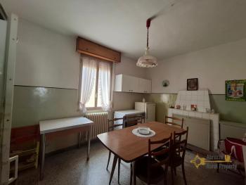 Large four bedroom townhouse with balcony. Celenza Sul Trigno. Img8