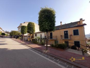Large four bedroom townhouse with balcony. Celenza Sul Trigno. Img26
