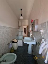 Large four bedroom townhouse with balcony. Celenza Sul Trigno. Img22