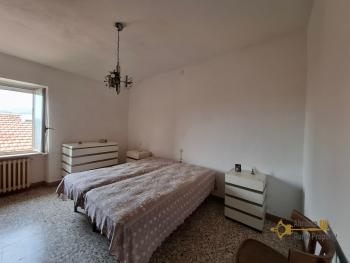 Large four bedroom townhouse with balcony. Celenza Sul Trigno. Img27