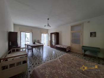 Large four bedroom townhouse with balcony. Celenza Sul Trigno. Img14