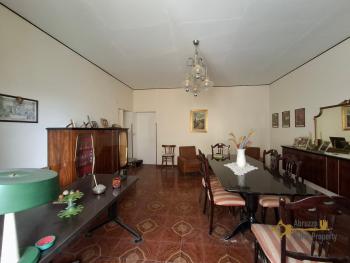 Large four bedroom townhouse with balcony. Celenza Sul Trigno. Img5