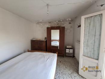 Detached town house with garage and small garden. San Buono Img10