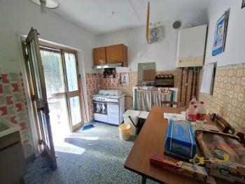 Detached town house with garage and small garden. San Buono Img4
