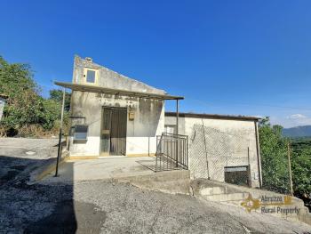 Detached town house with garage and small garden. San Buono Img14