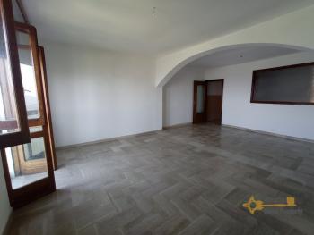 Large town house with beautiful panoramic terrace and cellar. Img8