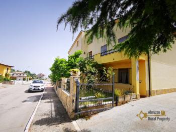 Large villa with garden and garage. Mafalda. Img3