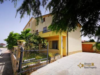 Large villa with garden and garage. Mafalda. Img2