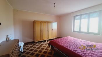 Detached country house with panoramic terrace, garage and garden. Img24