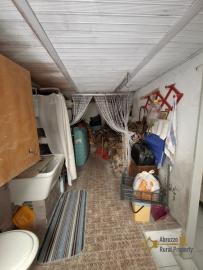 Move-in ready petite town house with annex. San Buono Img12
