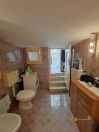 Move-in ready petite town house with annex. San Buono Img10