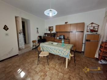 Move-in ready petite town house with annex. San Buono Img6