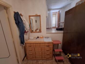 Move-in ready petite town house with annex. San Buono Img8