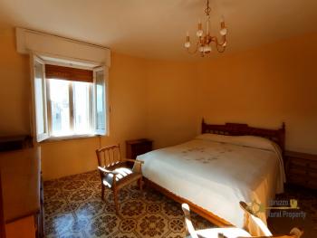 Large town house in perfect condition for sale in Abruzzo. Img32