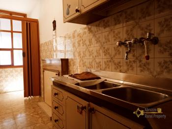 Large town house in perfect condition for sale in Abruzzo. Img20