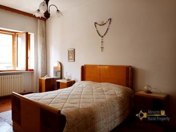 Town house with panoramic view and small back garden for sale. Img17