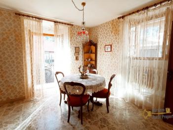 Charming three-bedroom stone house with mountain view and a cellar. Castiglione Messer Marino