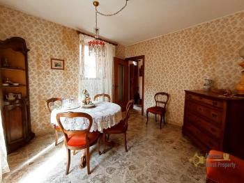 Charming three-bedroom stone house with mountain view and a cellar. Castiglione Messer Marino Img3