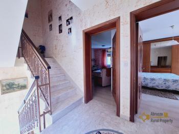 Very large town house with terrace and solar panels. Tornareccio. Img20