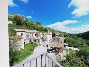 Very large town house with terrace and solar panels. Tornareccio. Img25