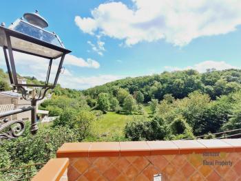 Very large town house with terrace and solar panels. Tornareccio.