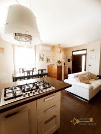 Completely restored town house with small garden and annex for sale. Img10