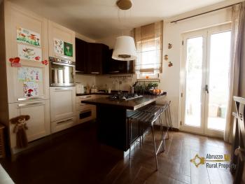 Completely restored town house with small garden and annex for sale. Img9