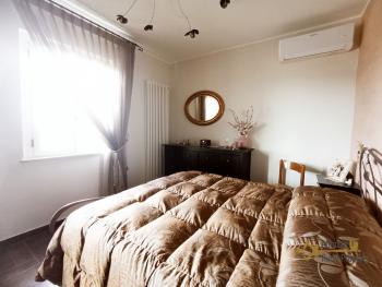 Completely restored town house with small garden and annex for sale. Img16