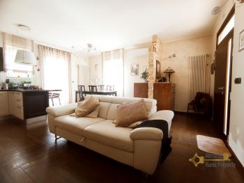 Completely restored town house with small garden and annex for sale.