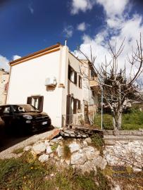 Completely restored town house with small garden and annex for sale. Img36