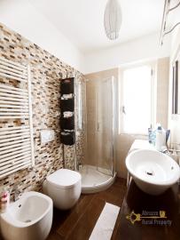 Completely restored town house with small garden and annex for sale. Img20