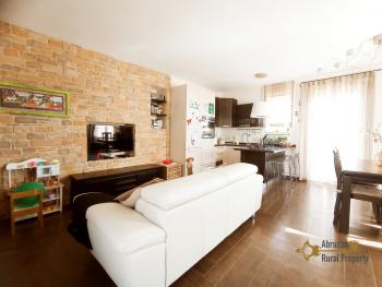 Completely restored town house with small garden and annex for sale. Img2