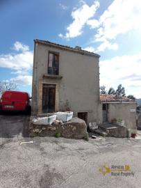 Completely restored town house with small garden and annex for sale. Img31