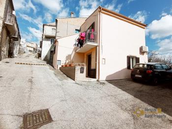Completely restored town house with small garden and annex for sale. Img35